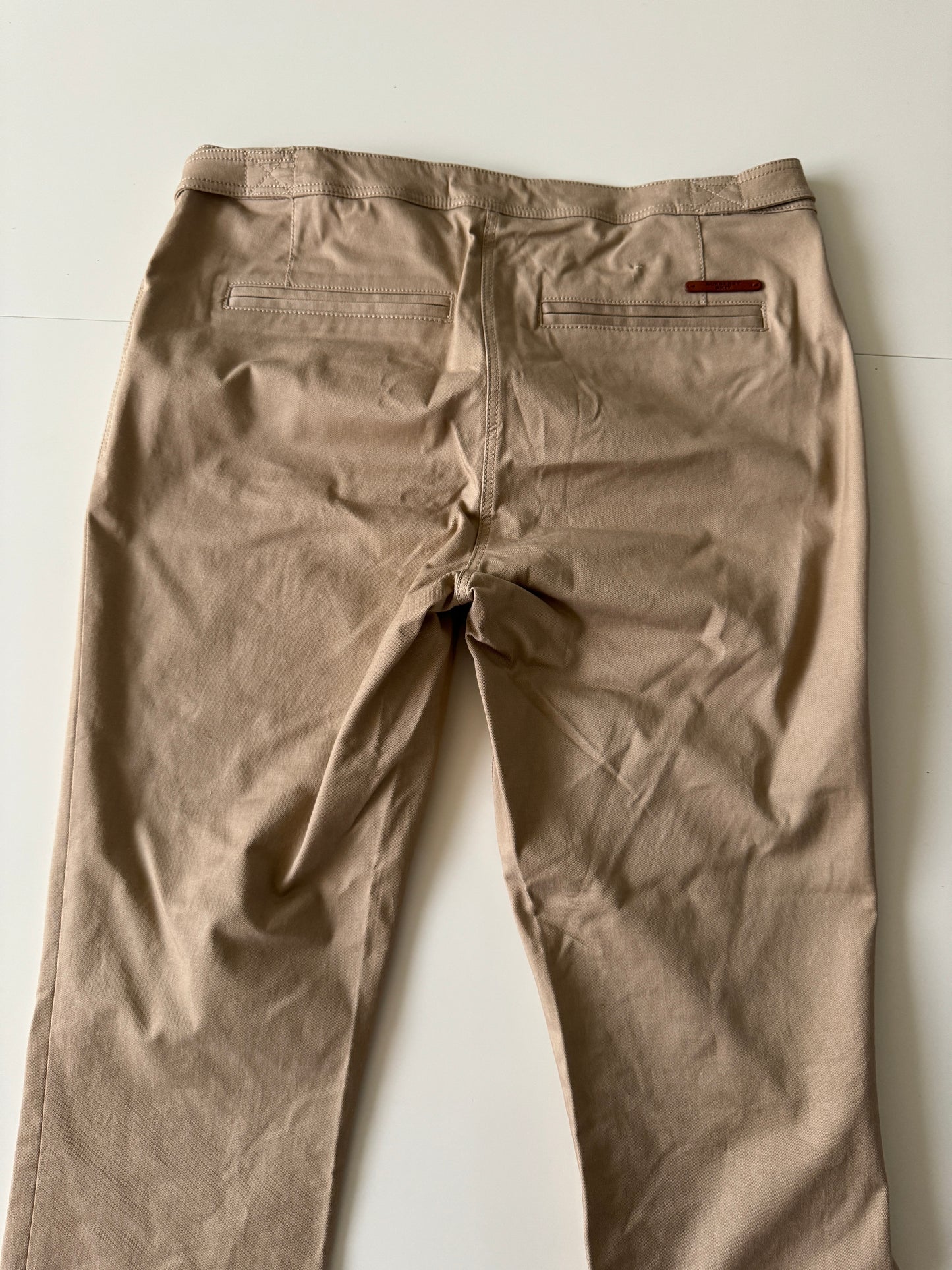 Pantalones beige de diseñador, Talla 8Usa, 10Uk, Mujer