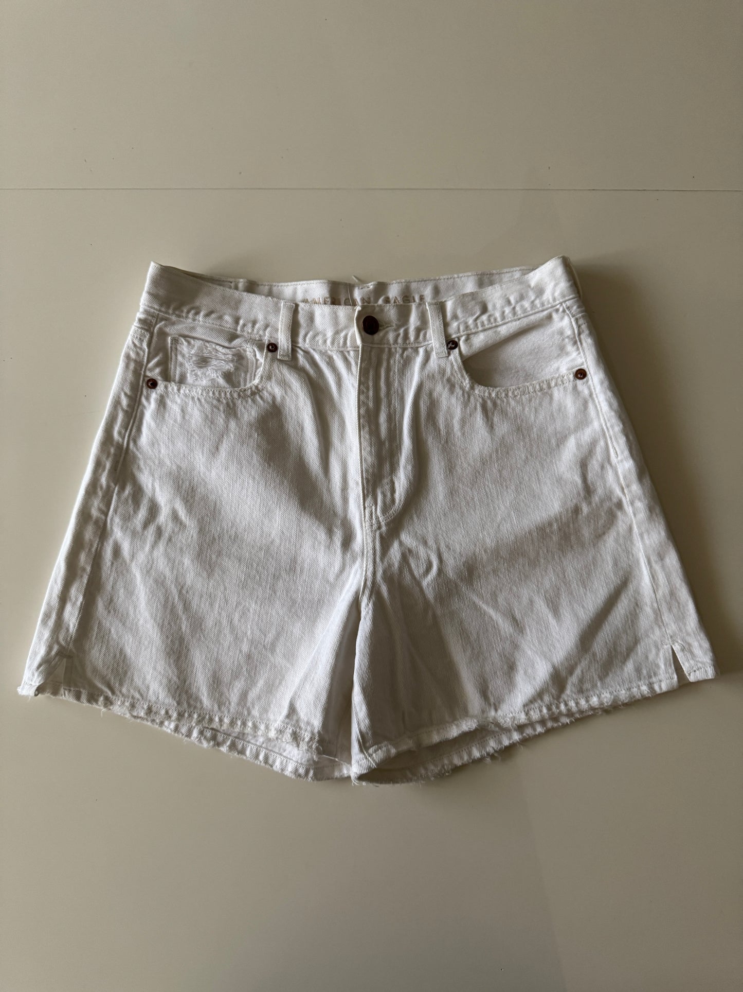 Shorts blancos, corto Baggy Mom Short, Talla 10, American Eagle, Mujer