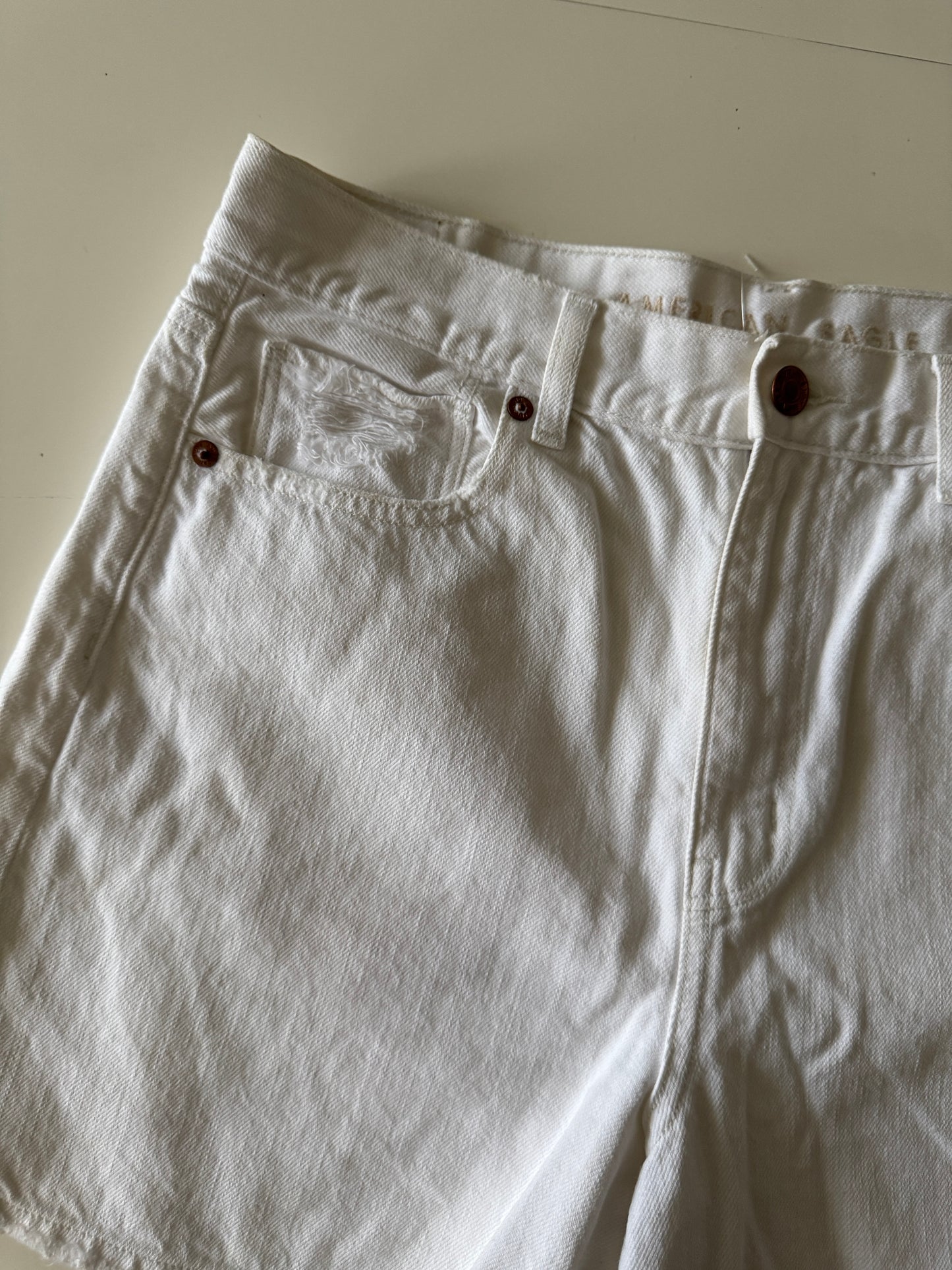 Shorts blancos, corto Baggy Mom Short, Talla 10, American Eagle, Mujer