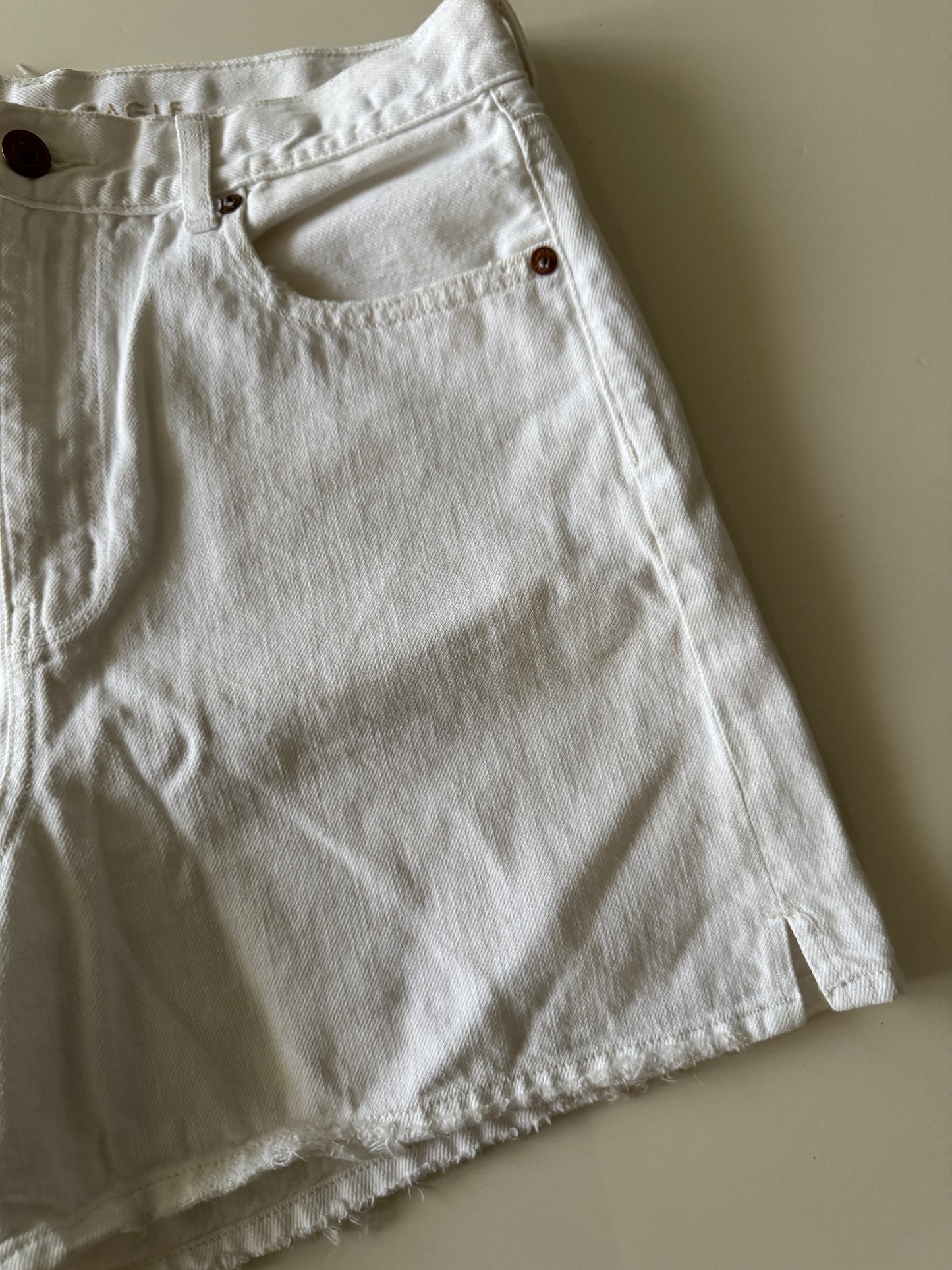 Shorts blancos, corto Baggy Mom Short, Talla 10, American Eagle, Mujer