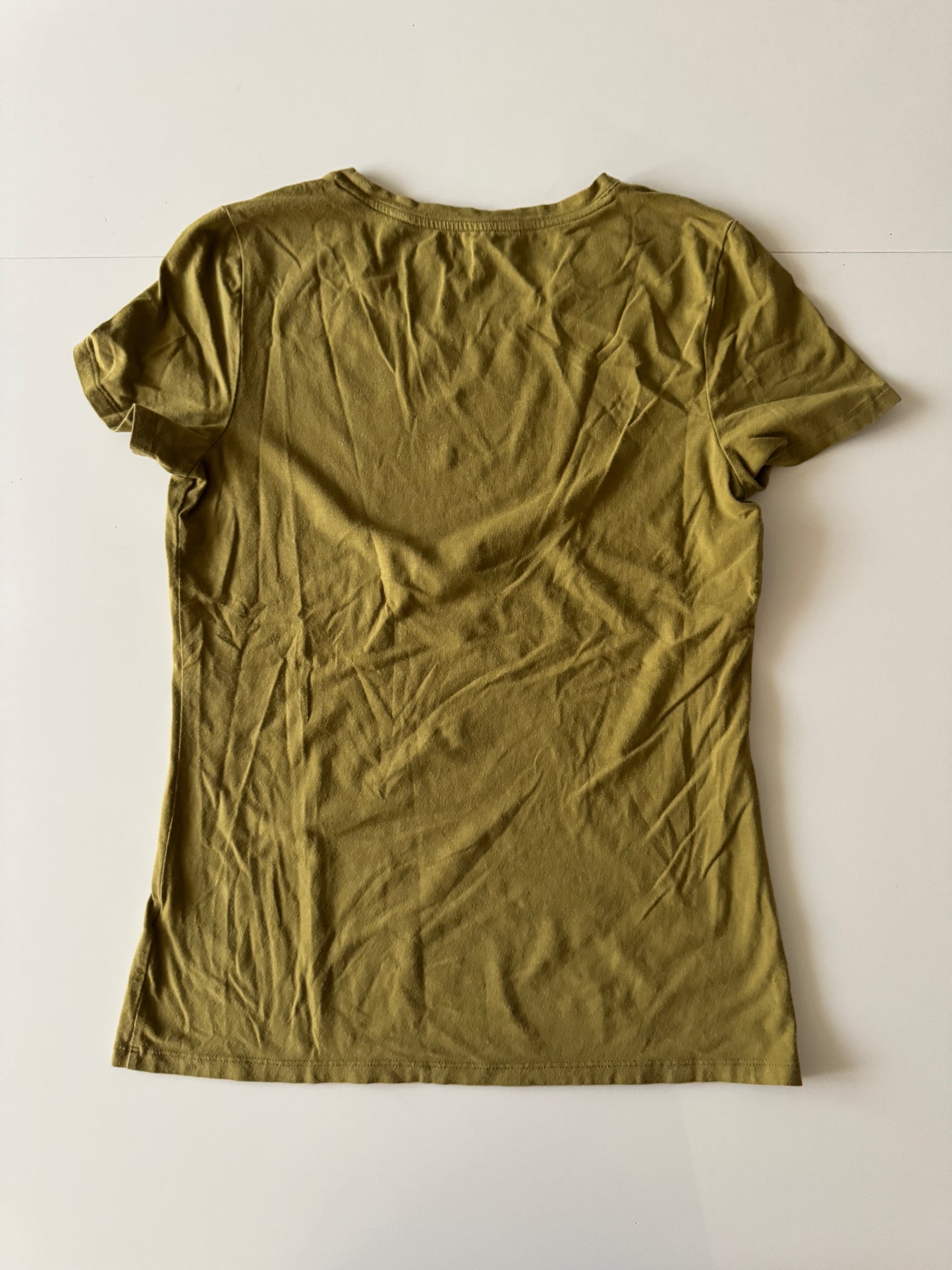 Playera basica color verde olivo, Talla M, Amazon essentials, Mujer
