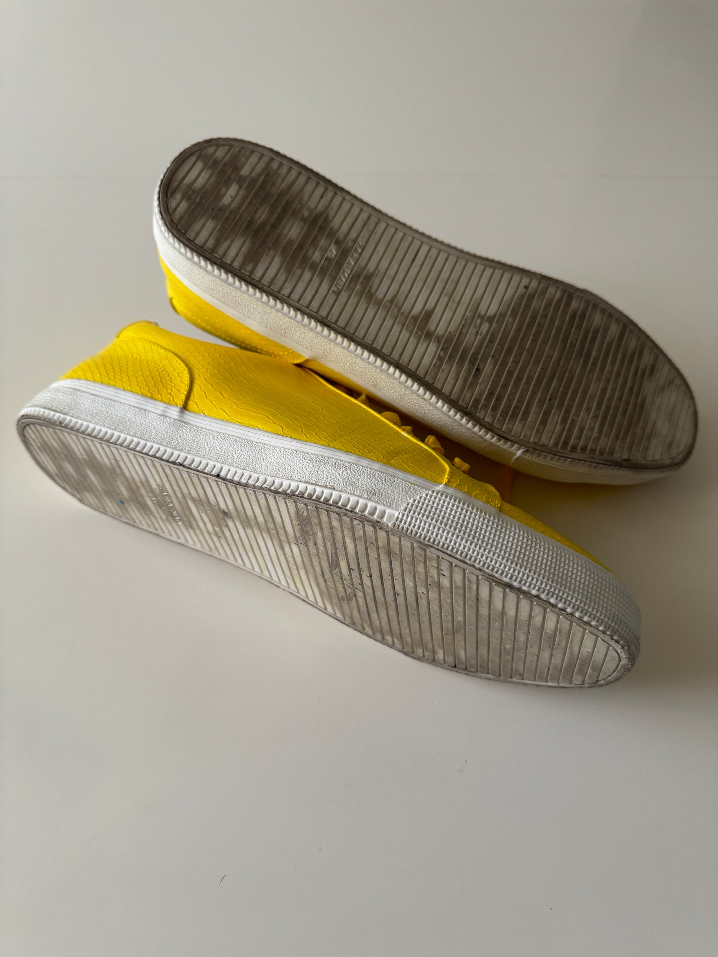 Tenis pintados de amarillo, Talla 45Eu, 29Mx, Hombre