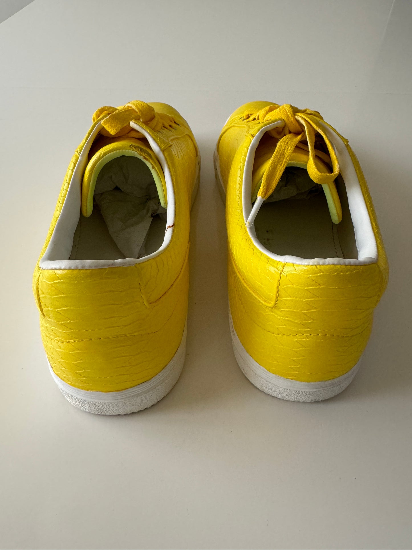 Tenis pintados de amarillo, Talla 45Eu, 29Mx, Hombre