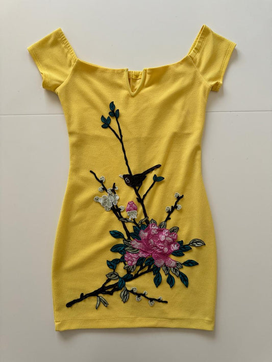 Vestido amarillo con aplicacion en falda, Talla S, Mujer