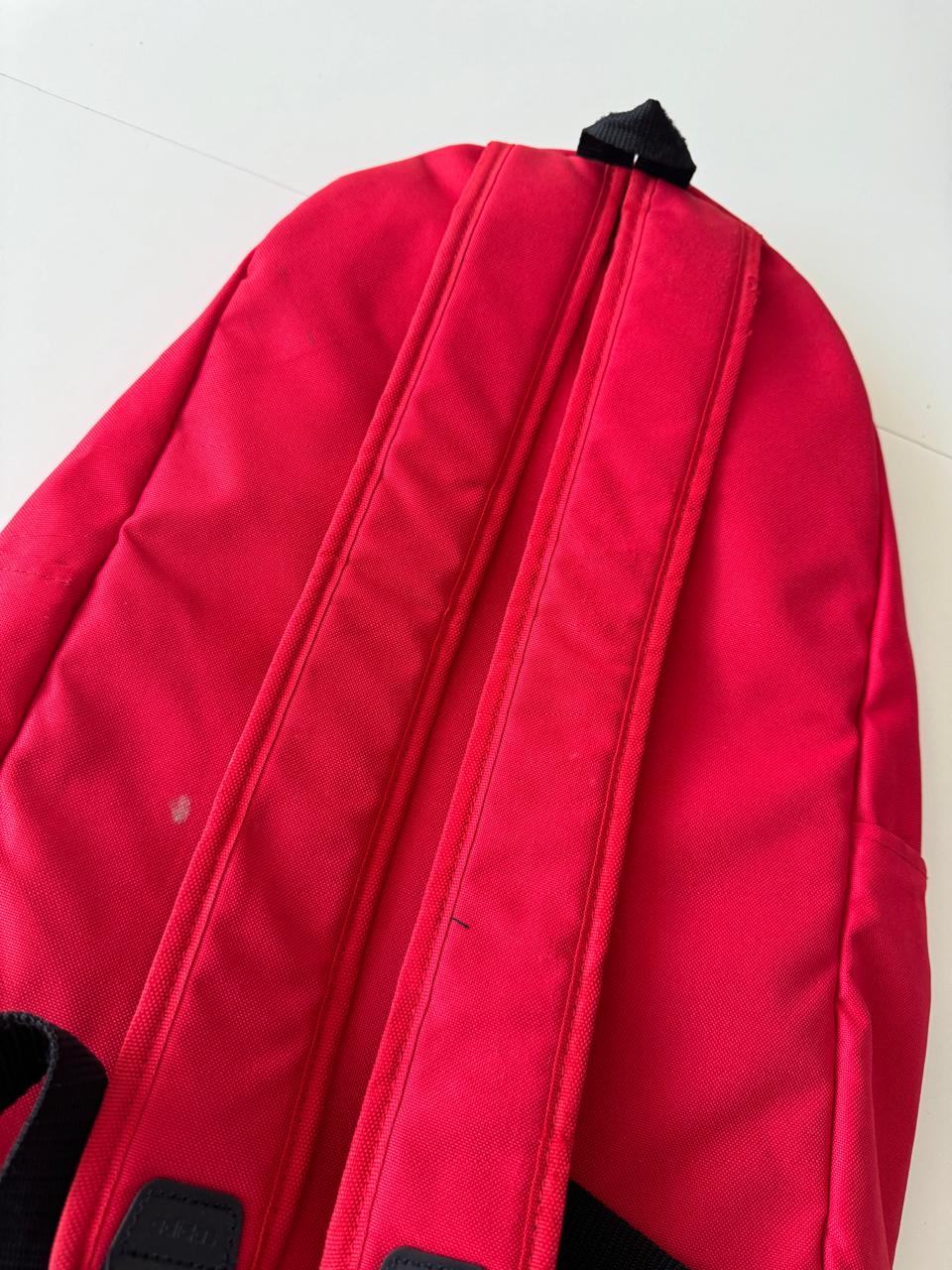 Mochila escolar roja