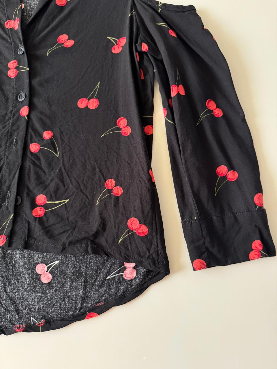 Camisa negra estampada cerezas, Talla XS Mujer, 14 Teen