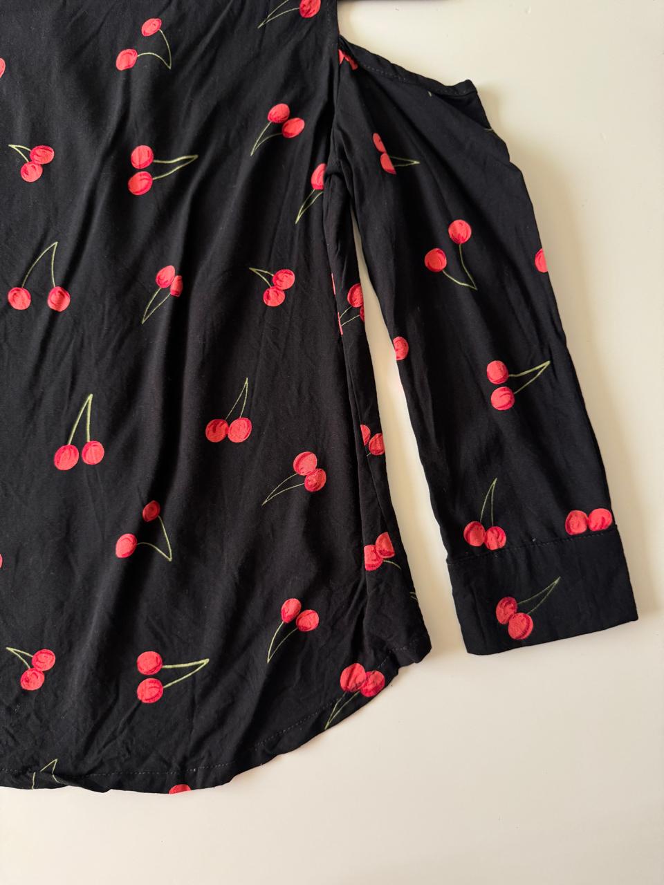 Camisa negra estampada cerezas, Talla XS Mujer, 14 Teen