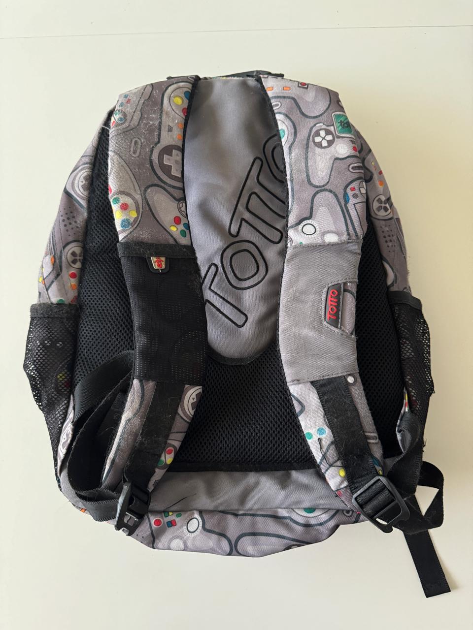 Mochila estampada gris