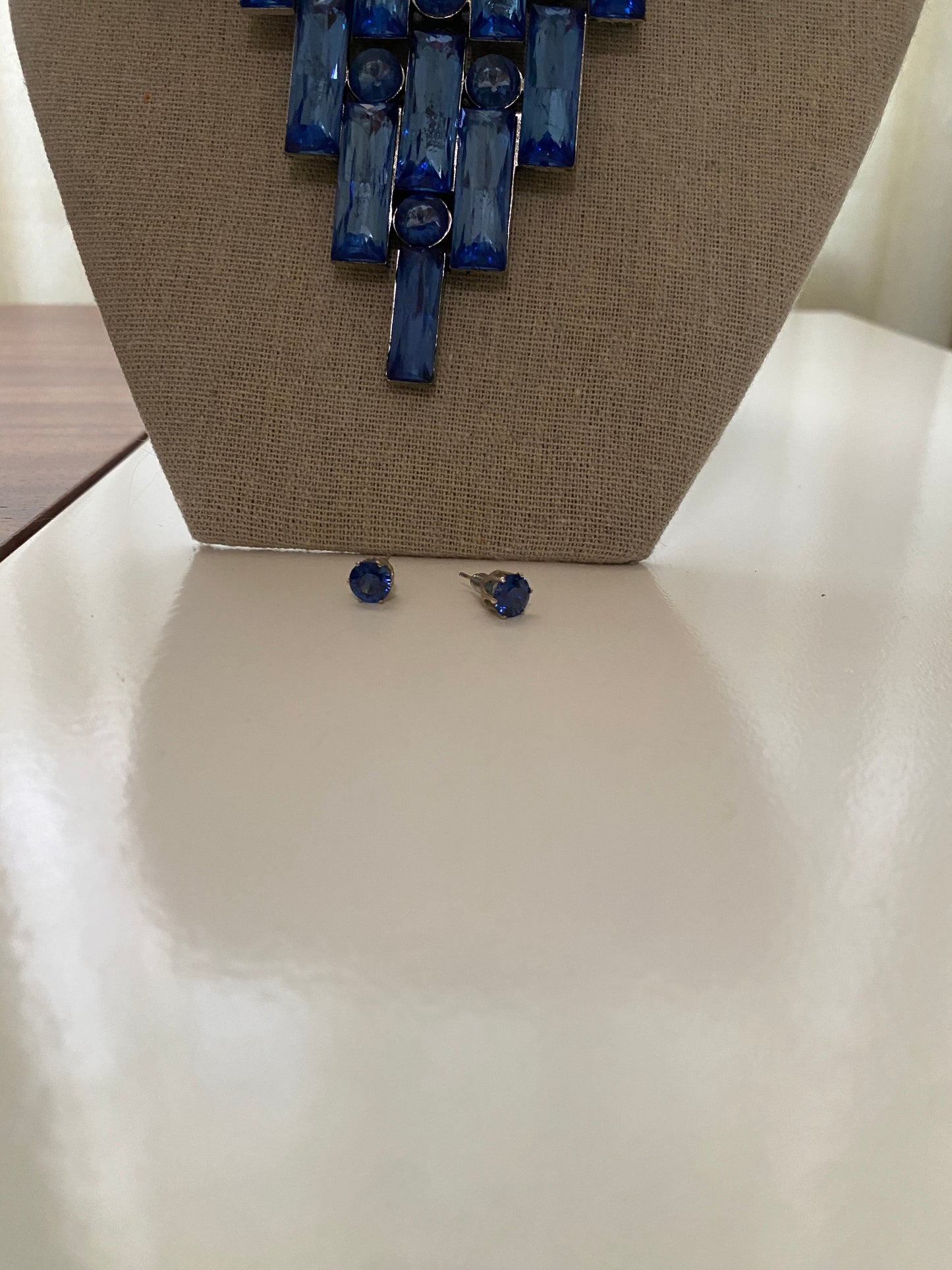 Juego de joyería azul (collar y aretes)