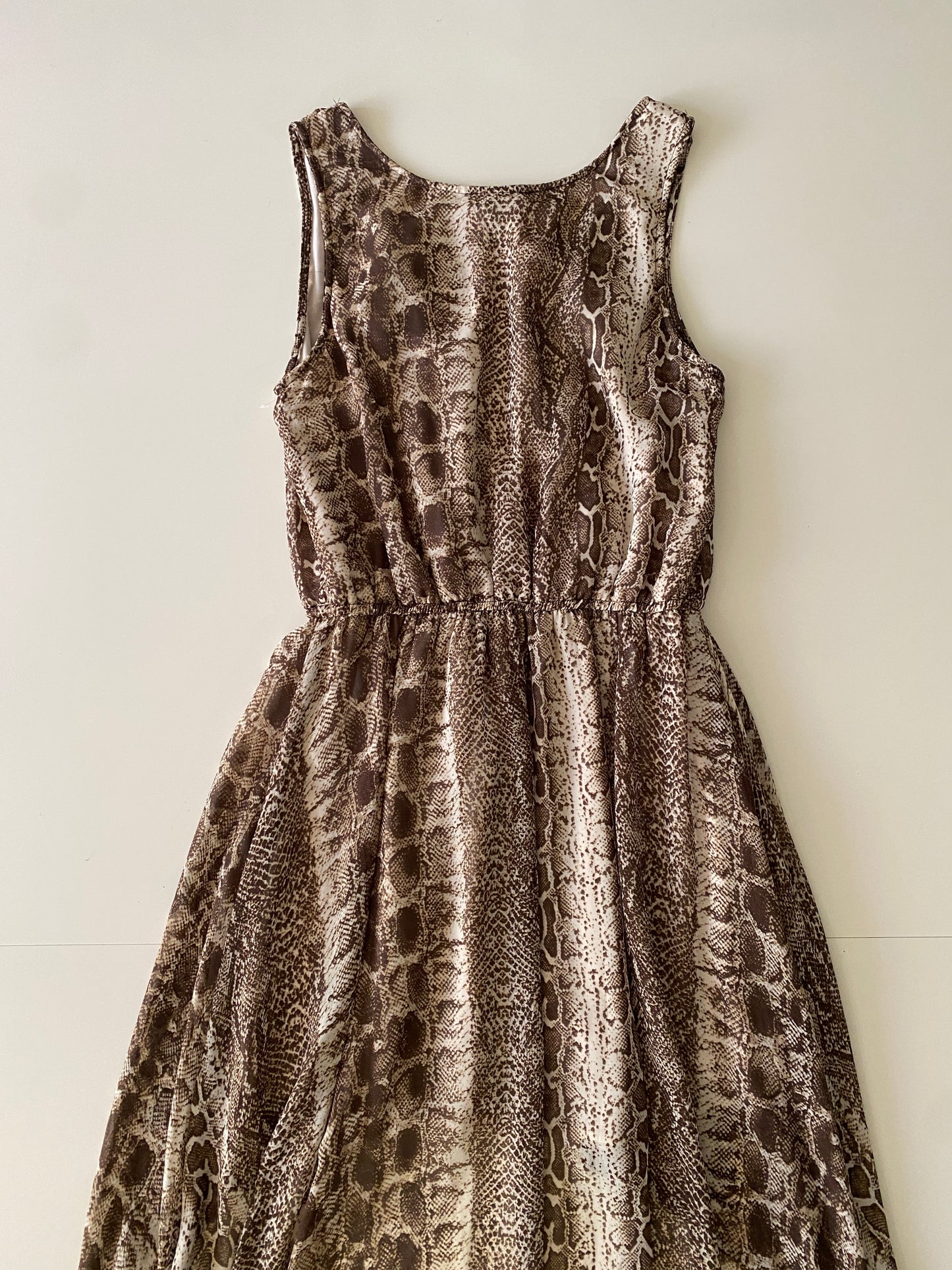 Vestido animal print con ruedo irregular, Talla S, Mujer