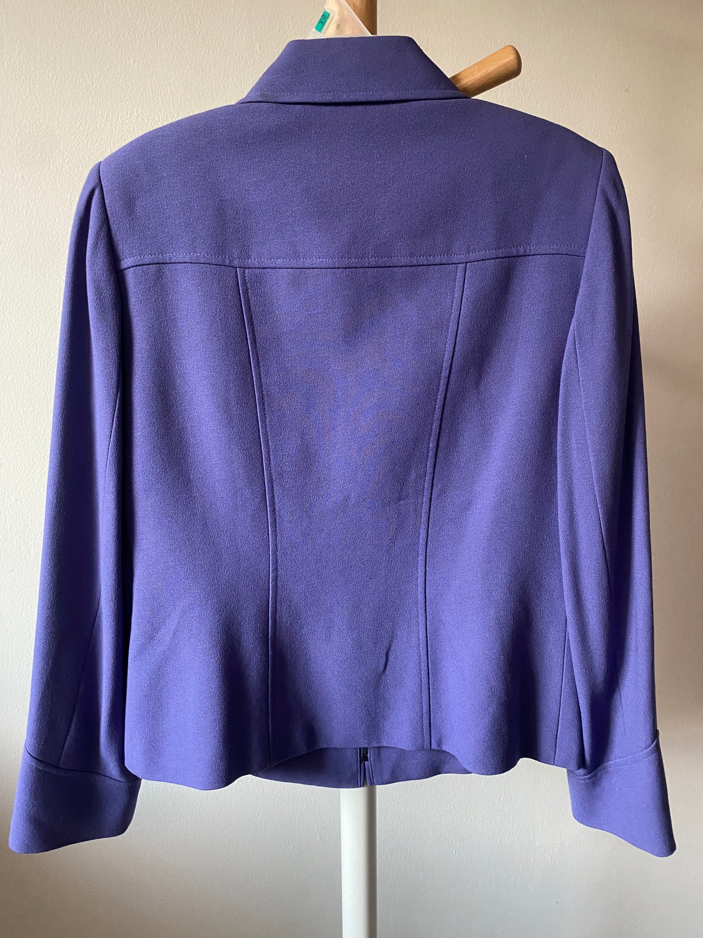 Saco morado, Tahari, Talla 6