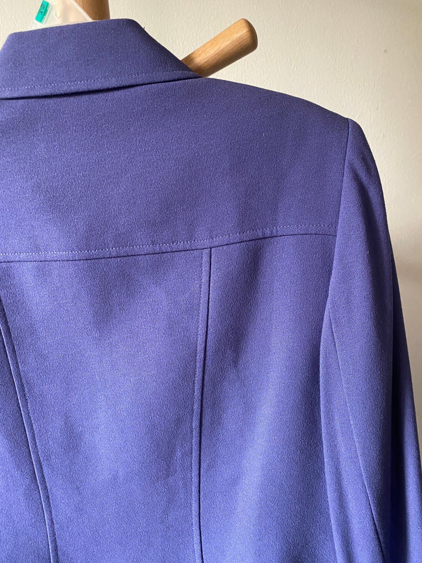 Saco morado, Tahari, Talla 6