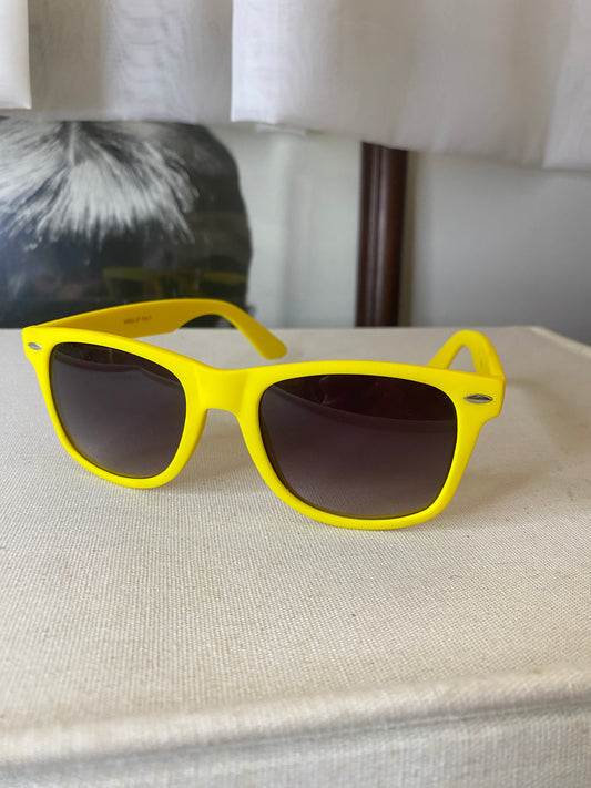 Lentes con marco amarillo