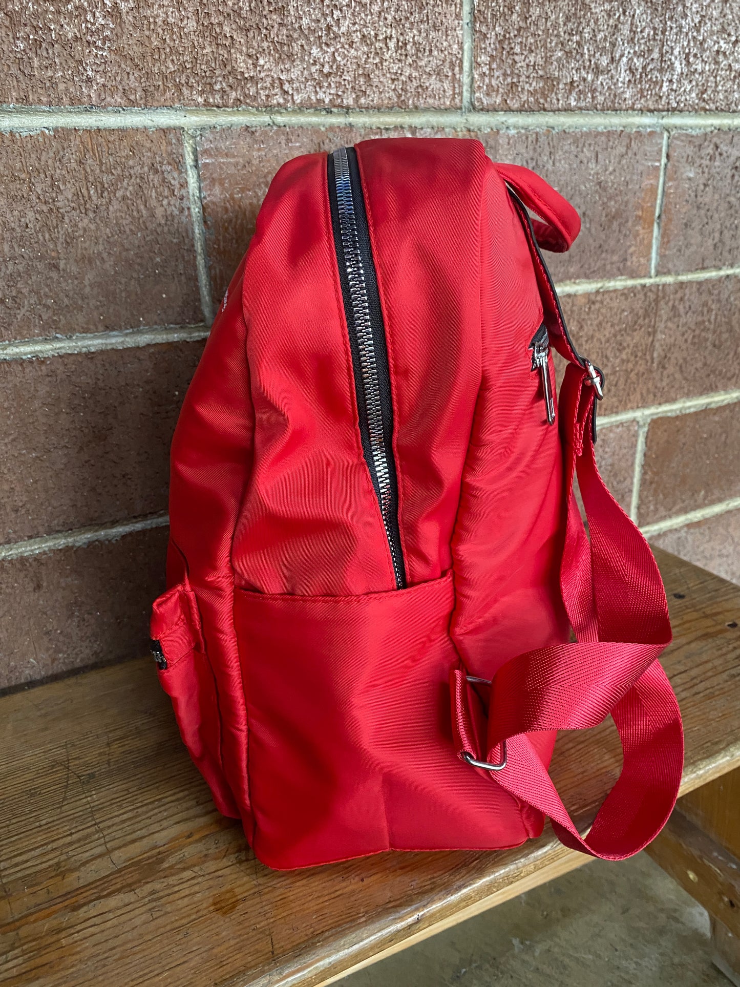 Mochila roja, (NWT)